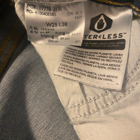 Levi  Women’s 710 Super Skinny Jeans.  Medium Wash. Size: W25-L28.  GUC - Picture 4 of 4